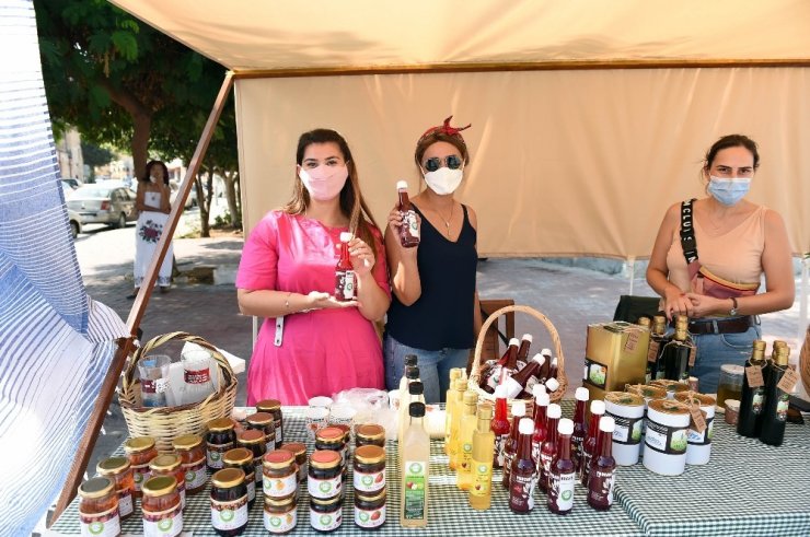 Tarsus’ta açılan yeryüzü pazarı yoğun ilgi gördü