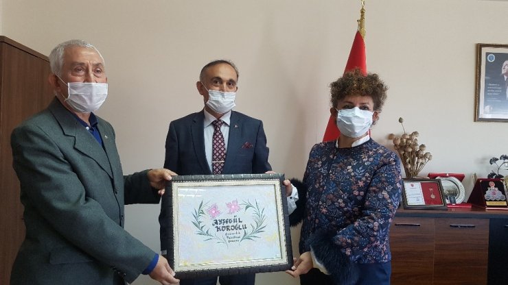 Emekli astsubay 6 yılda öğretmenlikten kazandığı parayı TSK Güçlendirme Vakfı’na bağışladı