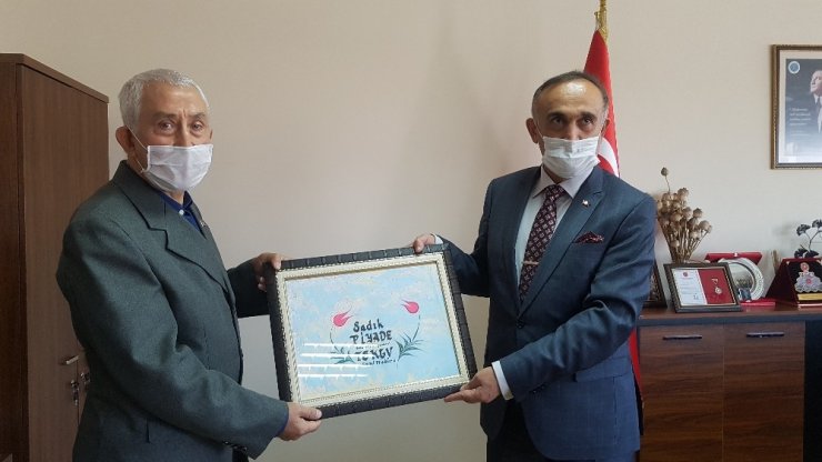 Emekli astsubay 6 yılda öğretmenlikten kazandığı parayı TSK Güçlendirme Vakfı’na bağışladı