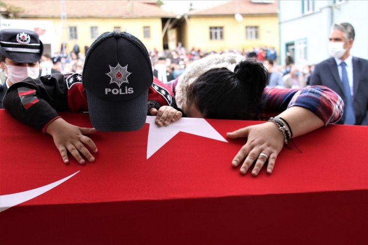Sakarya’da şehit düşen polis memuru Ankara’da toprağa verildi