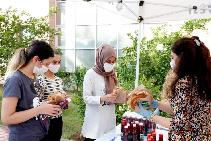 Gıda Gününde Adana Şalgamı ve simit ikram edildi