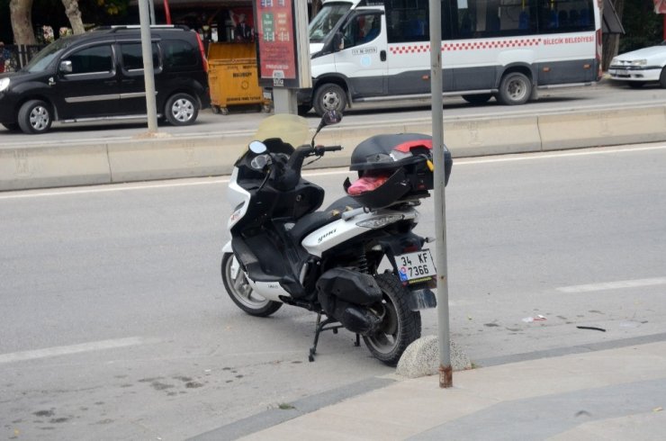 Seyir halindeki motosiklet devrildi
