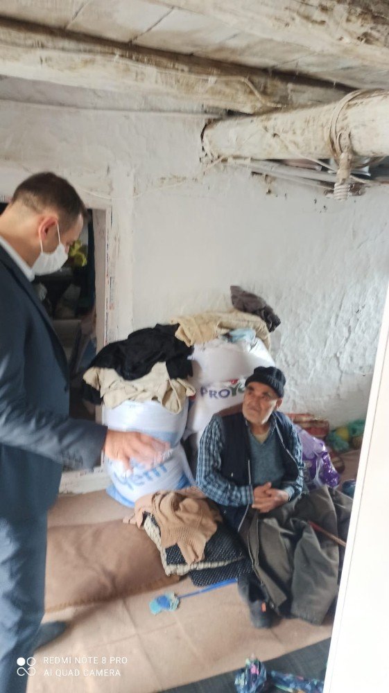 Gördes’te ihtiyaç sahiplerine hasta yatakları teslim edildi