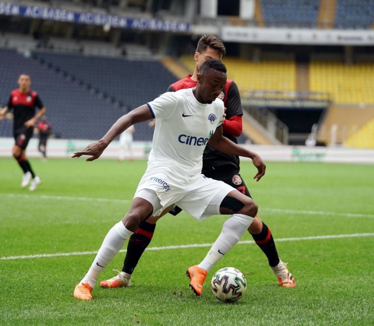 Süper Lig: Fatih Karagümrük: 1 - Kasımpaşa: 0 (İlk yarı)