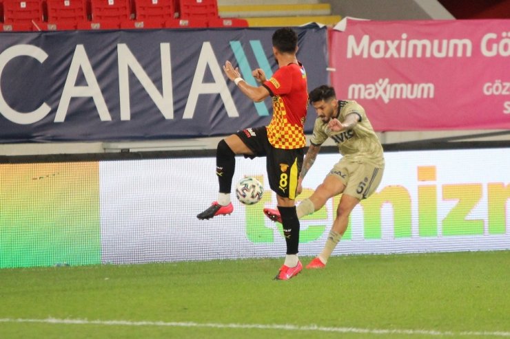 Süper Lig: Göztepe: 0 - Fenerbahçe: 0 (Maç devam ediyor)