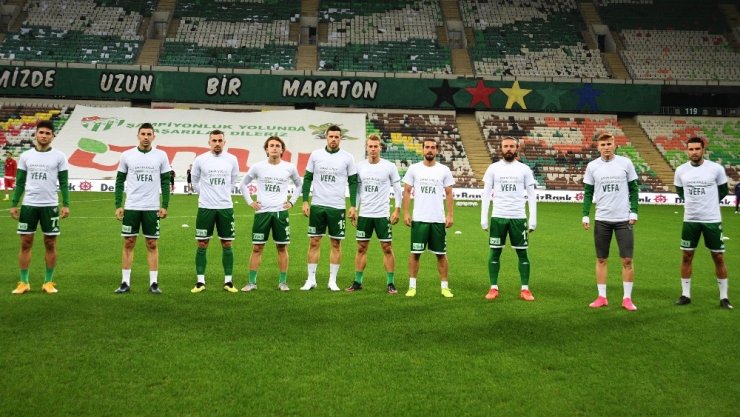 Bursaspor’un genç oyuncusu Vefa Temel’in sol ön çapraz bağları koptu