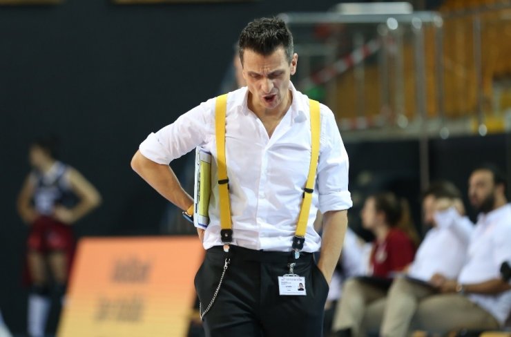 VakıfBank seriyi sekiz maça çıkardı