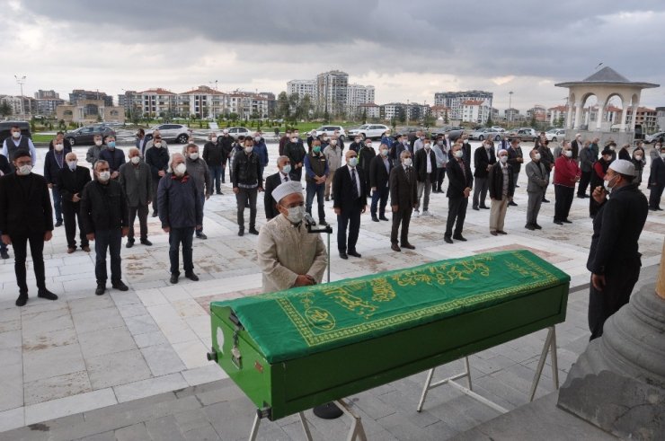 Eski Belediye Başkanı Nuri Demirayak son yolculuğuna uğurlandı