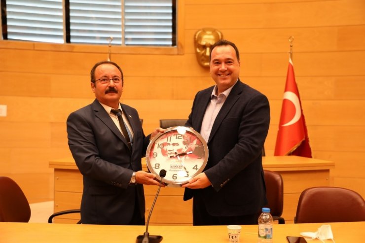 Başkan Besim Dutlulu muhtarları konuk etti