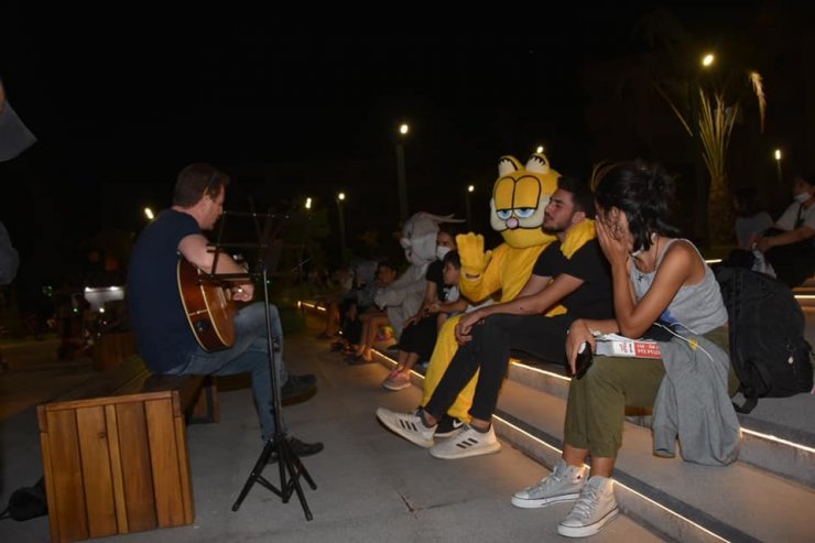 Başkan Erdem: "Ceyhan’a yakışır bir kent meydanı yaptık"