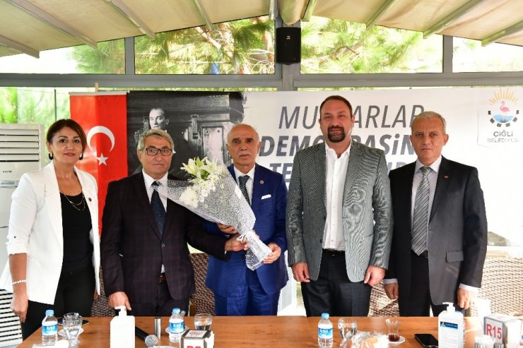 Başkan Utku Gümrükçü muhtarlarla buluştu