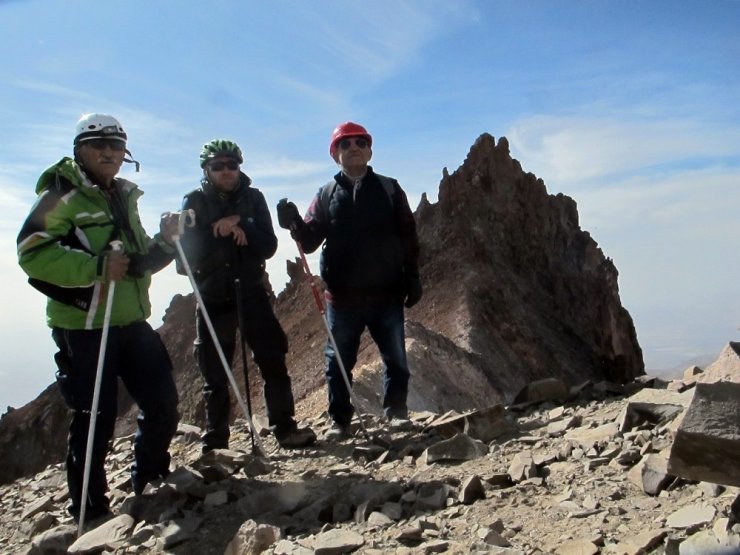 Kayseri basınının 110. yılında Erciyes Dağı’nın zirvesine tırmandılar