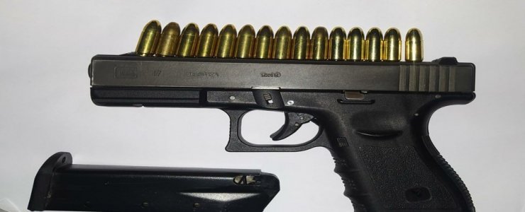 Denizli’de polisleri dinleyen şahısların üstünden 2 adet telsiz yakalandı