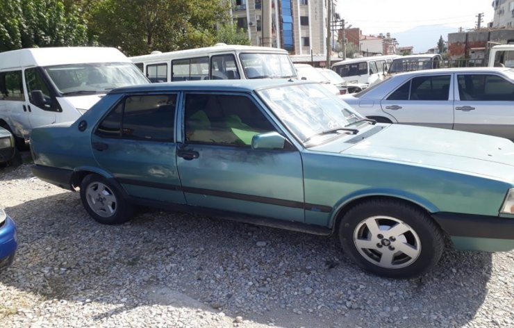 Denizli’de polisleri dinleyen şahısların üstünden 2 adet telsiz yakalandı