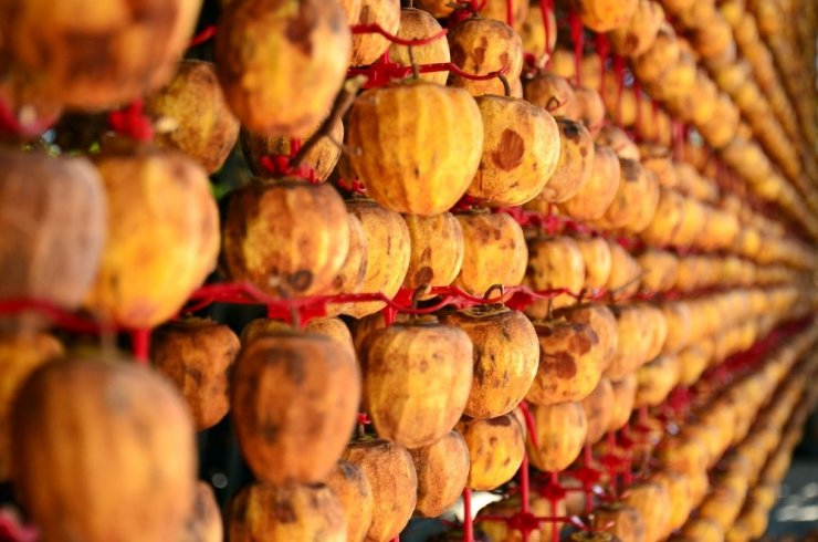 Trabzon hurması sofraları süslemeye başladı