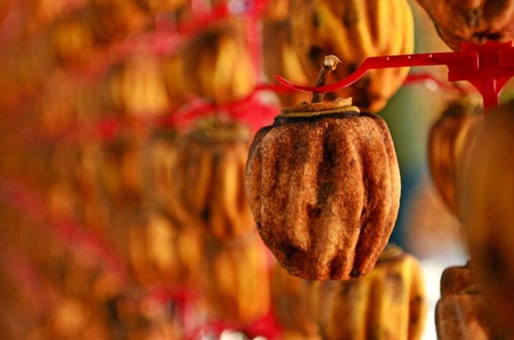 Trabzon hurması sofraları süslemeye başladı