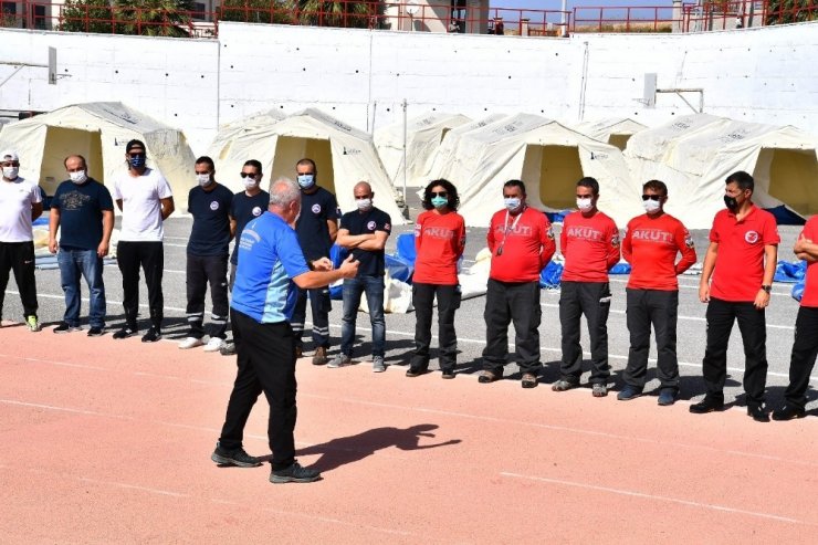 İzmir gönüllüleri doğal afetlere hazırlanıyor