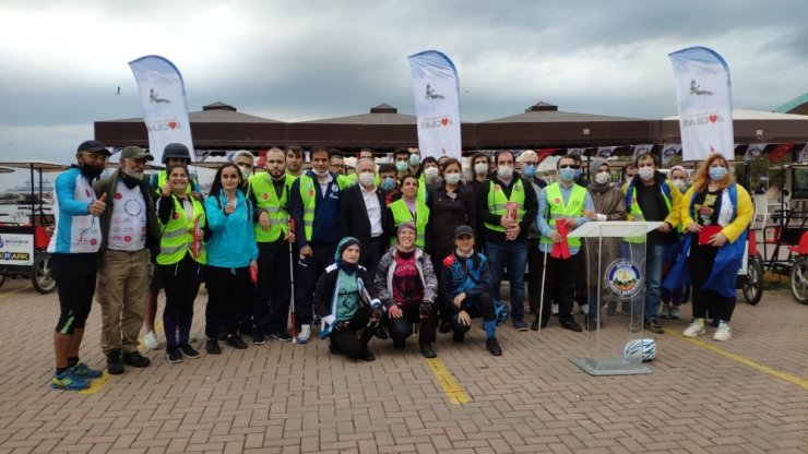 Görme engelli bireyler farkındalık için pedal çevirdi