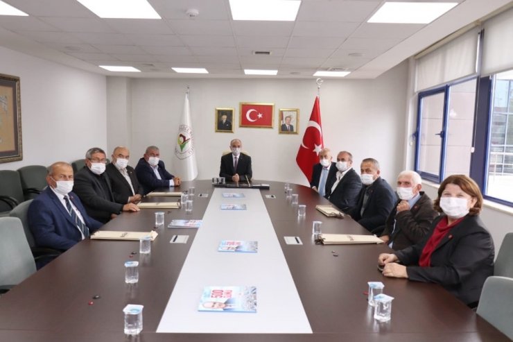 Muhtarlar Başkan Özlü’yü ziyaret etti