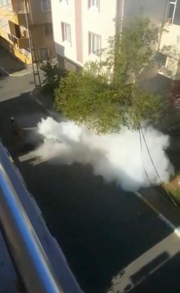 Elektrik kabloları bomba gibi patladı