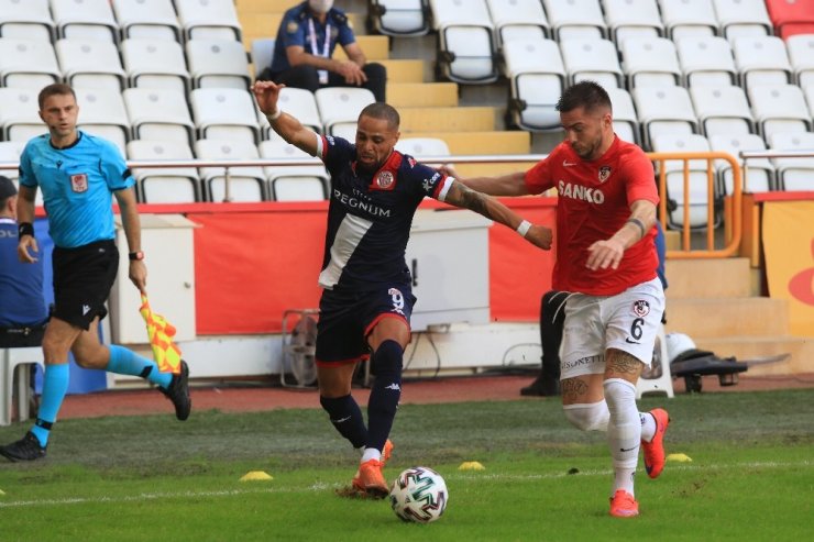 Antalyaspor’da Sidney Sam hem attı, hem atıldı