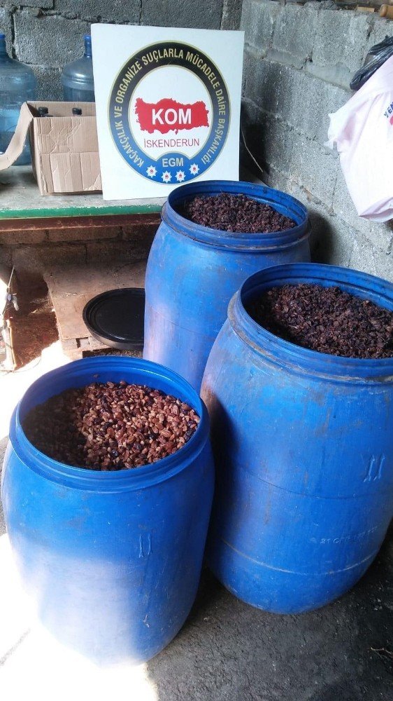 İskenderun’da 2 bin 390 litre el yapımı içki ele geçirildi