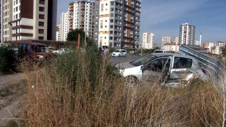 Otomobiller çarpıştı: 1 yaralı