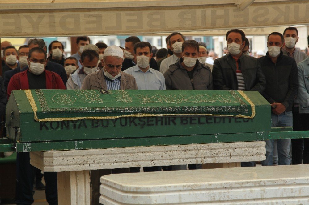 Konya'daki feci kazada can veren baba Bünyamin Özkan ve oğlu Eymen defnedildi