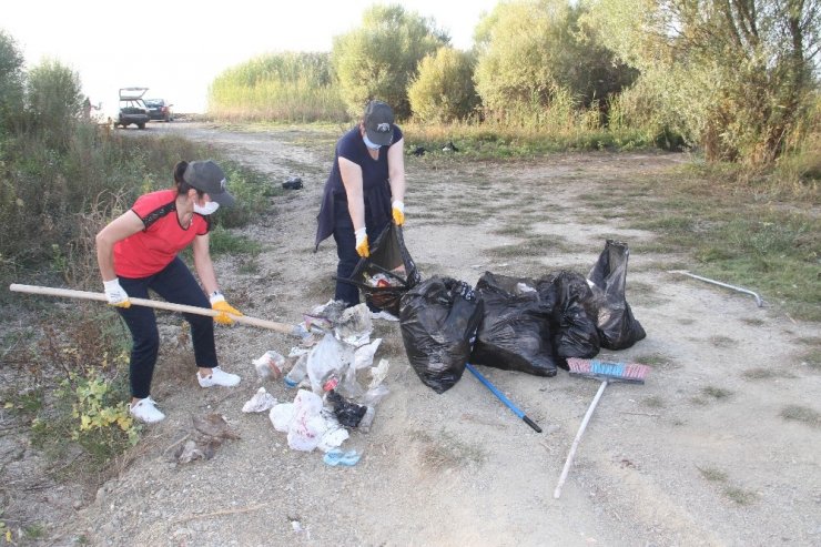 Beyşehir’de doğal alanlardan 315 poşet çöp toplandı