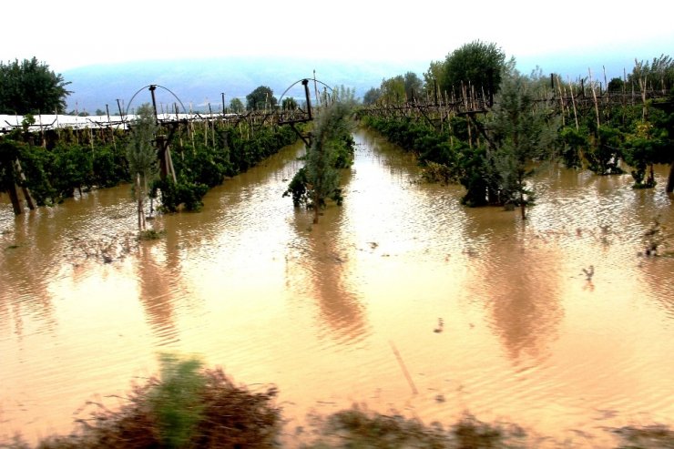 Sarıgöl’de sel zarara yol açtı