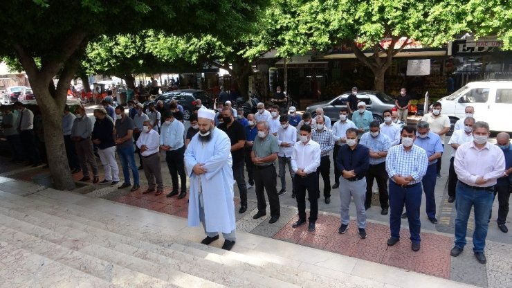 Azerbaycan’da hayatını kaybedenler için gıyabi cenaze namazı kılındı