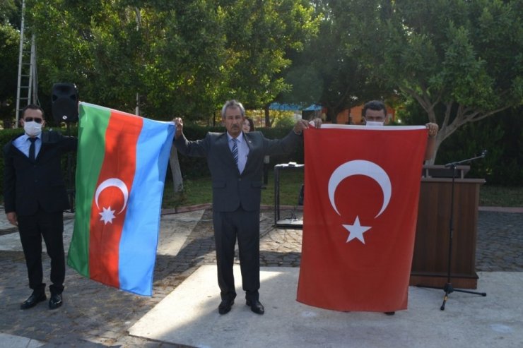 Bozyazılı muhtarlardan Azerbaycan’a bayraklı destek