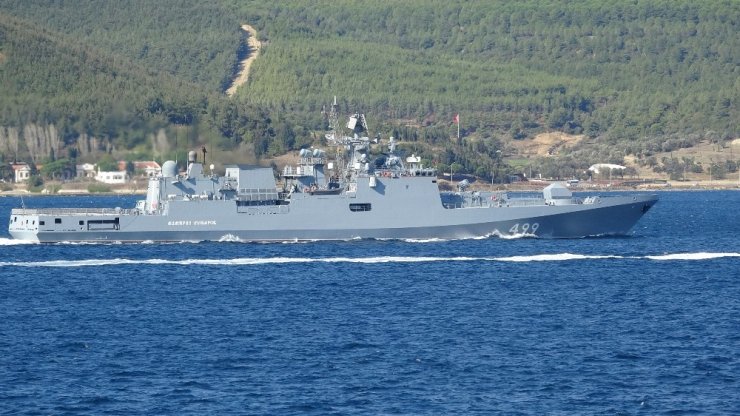 Rus savaş gemisi ’Admiral Makarov’ Çanakkale Boğazı’ndan geçti