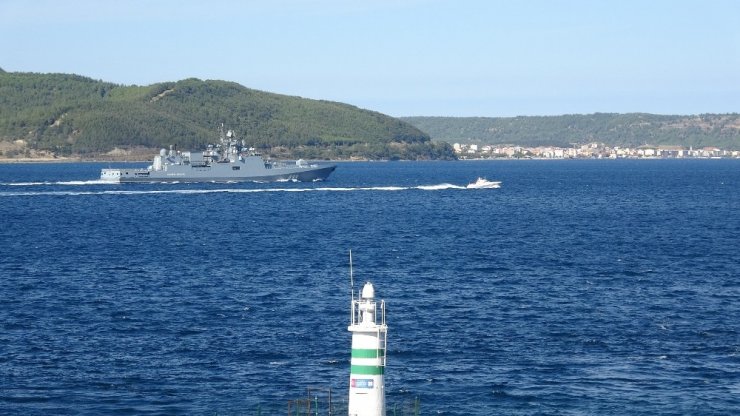 Rus savaş gemisi ’Admiral Makarov’ Çanakkale Boğazı’ndan geçti