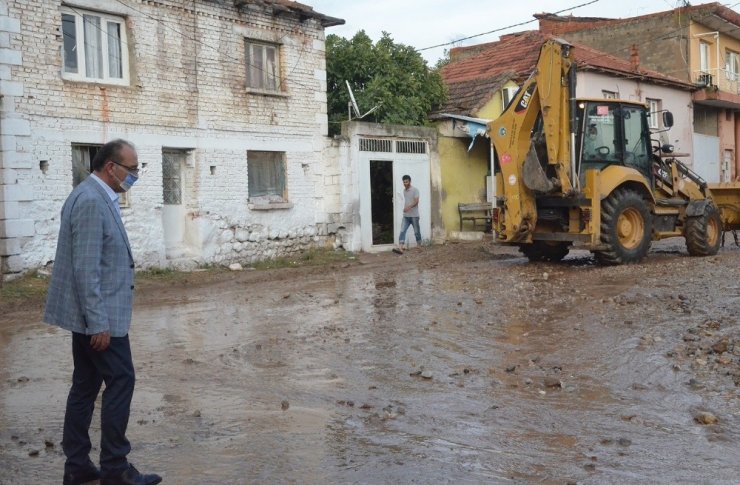 Başkan Akın, selden etkilenen iki mahallede inceleme yaptı