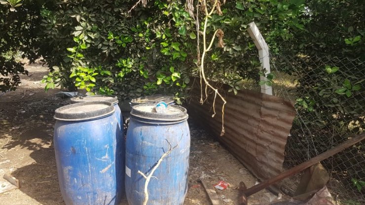 Adana’da bin 400 litre sahte içki ele geçirildi