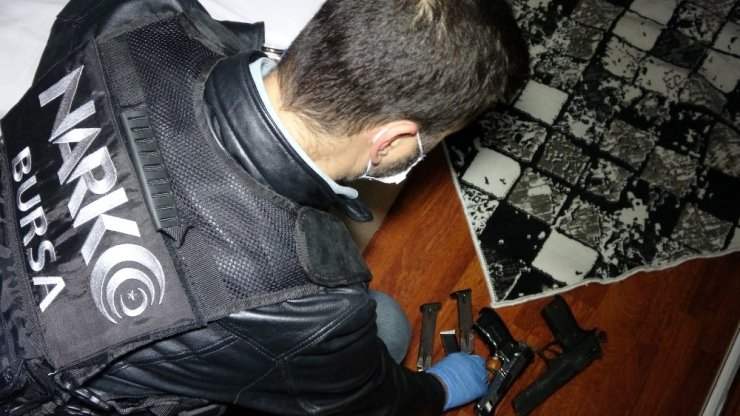 Bursa’da şafak vakti 600 polisle drone destekli uyuşturucu operasyonunda 11 kişi gözaltına alındı