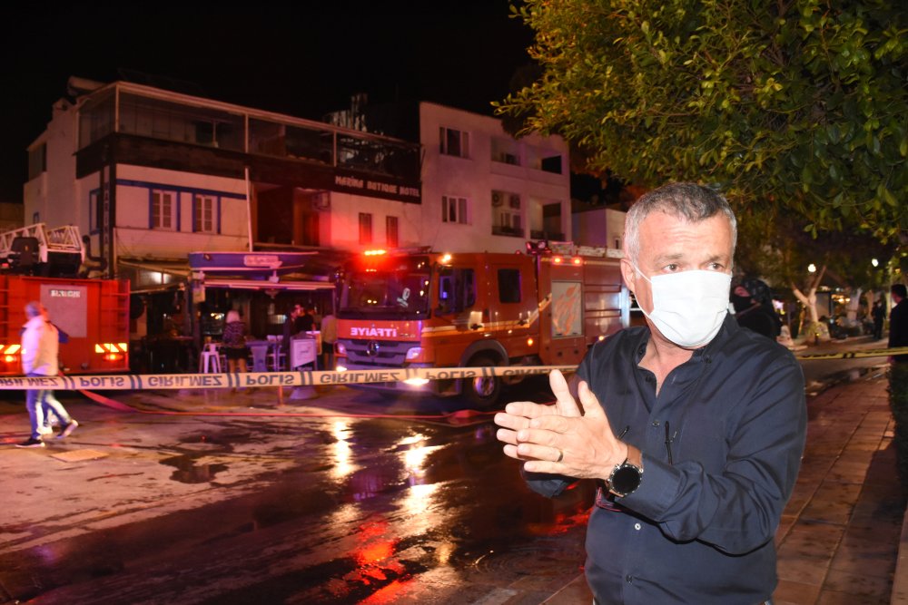 Butik otelin çatısında yangın çıktı