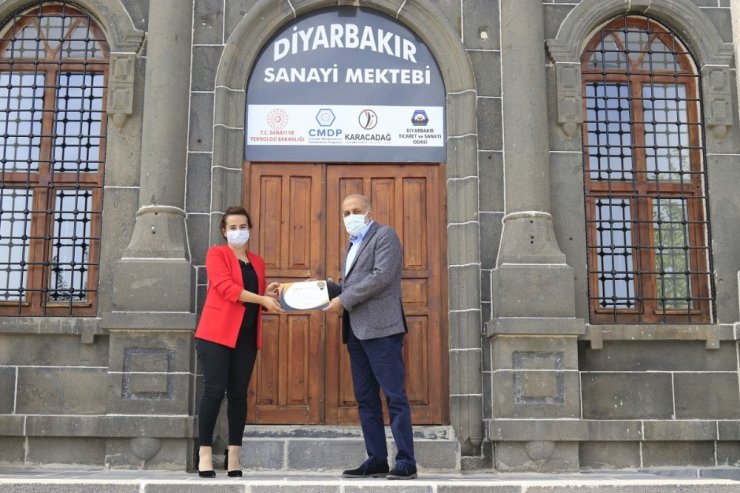 Diyarbakır Sanayi Mektebinde eğitim programını tamamlayan katılımcılara sertifikaları verildi