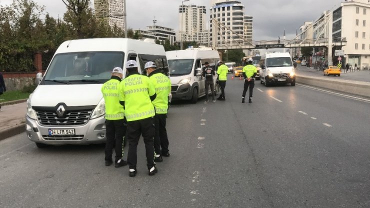 Tıka basa yolcu dolu otobüs sürücüsü: “Ben yolculara da ceza kesilmesini öneriyorum”