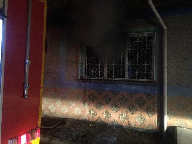 "Renksiz hayatıma renk katmak istiyorum" dedi kaldığı evi yaktı