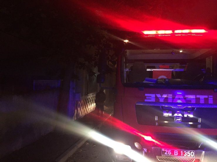 "Renksiz hayatıma renk katmak istiyorum" dedi kaldığı evi yaktı