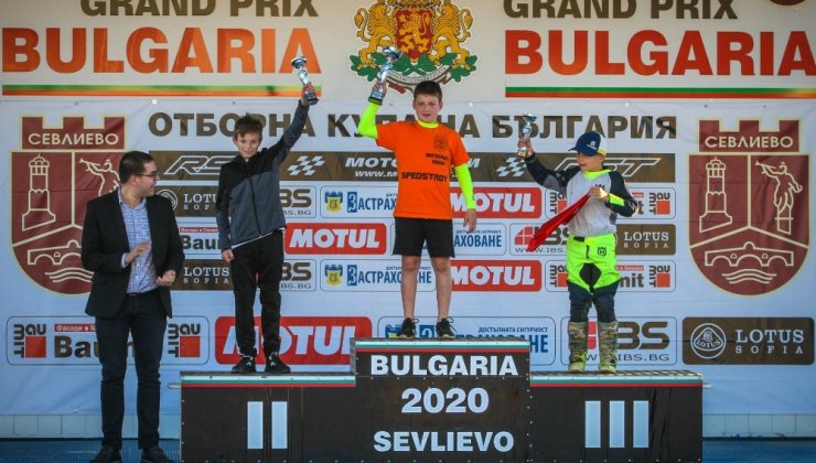 Eyüpsultan’ın Genç Şampiyonu, Türkiye’ye kupayla döndü