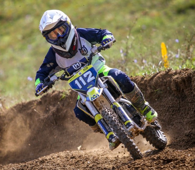 Eyüpsultan’ın Genç Şampiyonu, Türkiye’ye kupayla döndü