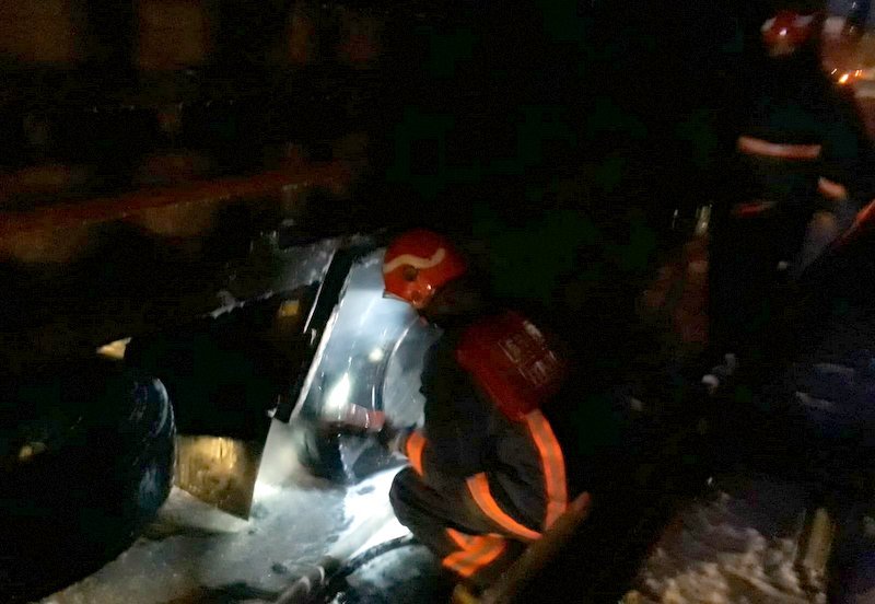 Faciadan dönüldü! Tüp gaz yüklü kamyonda çıkan yangın söndürüldü