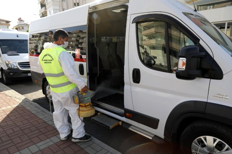 Manavgat’ta 350 öğrenci servisi dezenfekte edildi