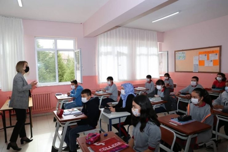 Nevşehir Valisi Becel, köy okulunu ziyaret etti