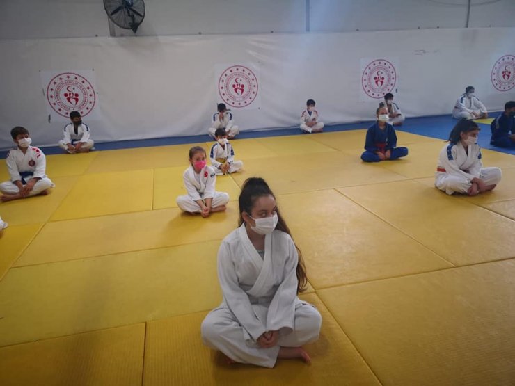 Yunusemre’de judoda kuşak sınavı heyecanı