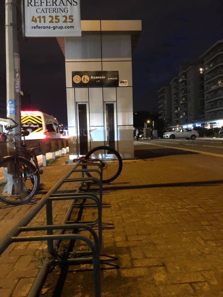 Yok artık...Kilidini kıramadıkları bisikletten geriye sadece tekeri kaldı