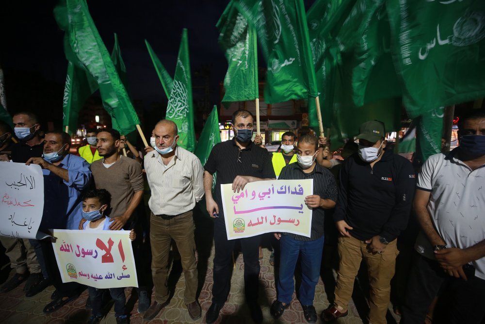 Fransa'nın İslam karşıtı tutumu Gazze ve Batı Şeria'da protesto edildi